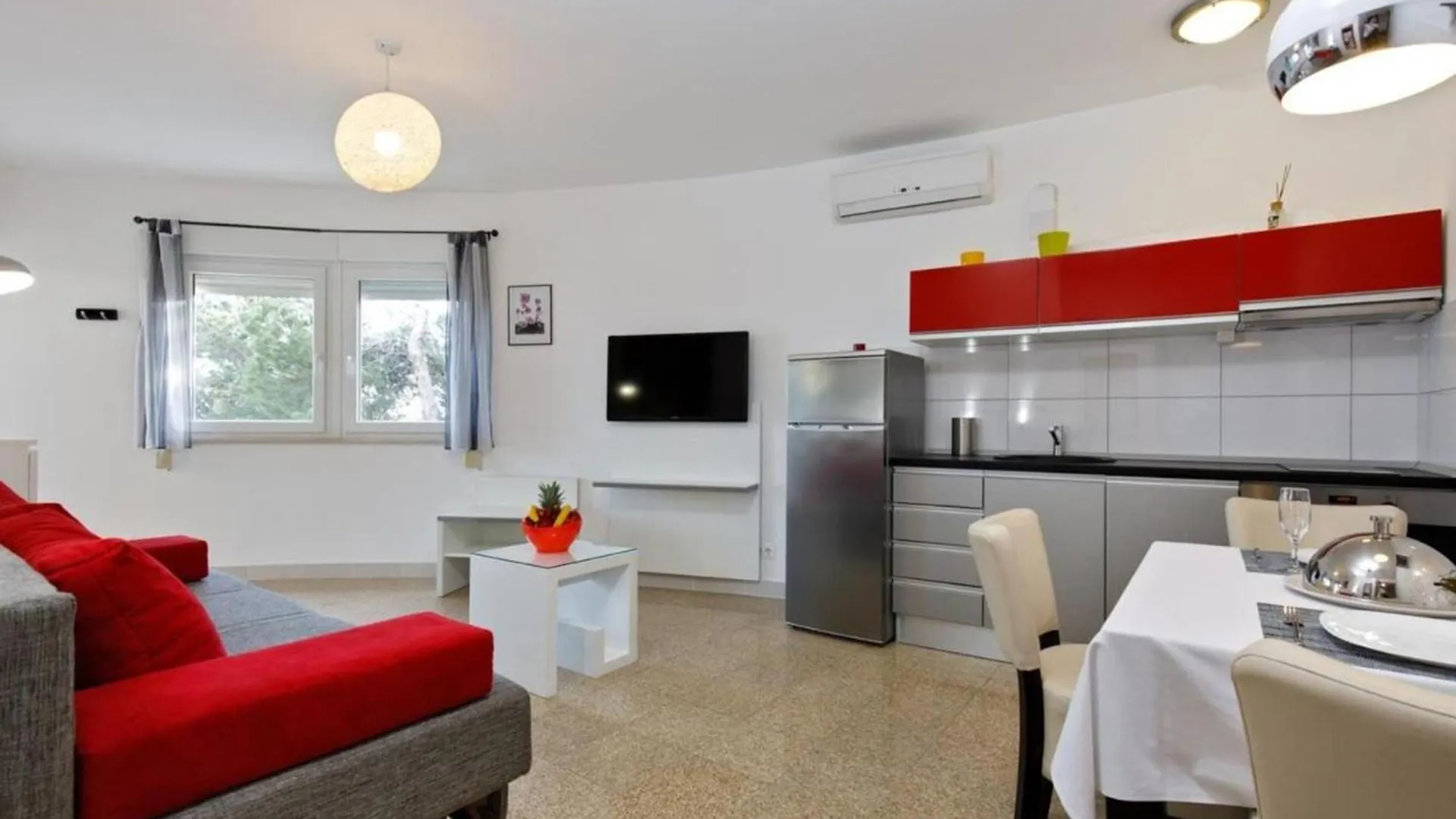 Comfy Beach Apartments With Its Own Balcony Split