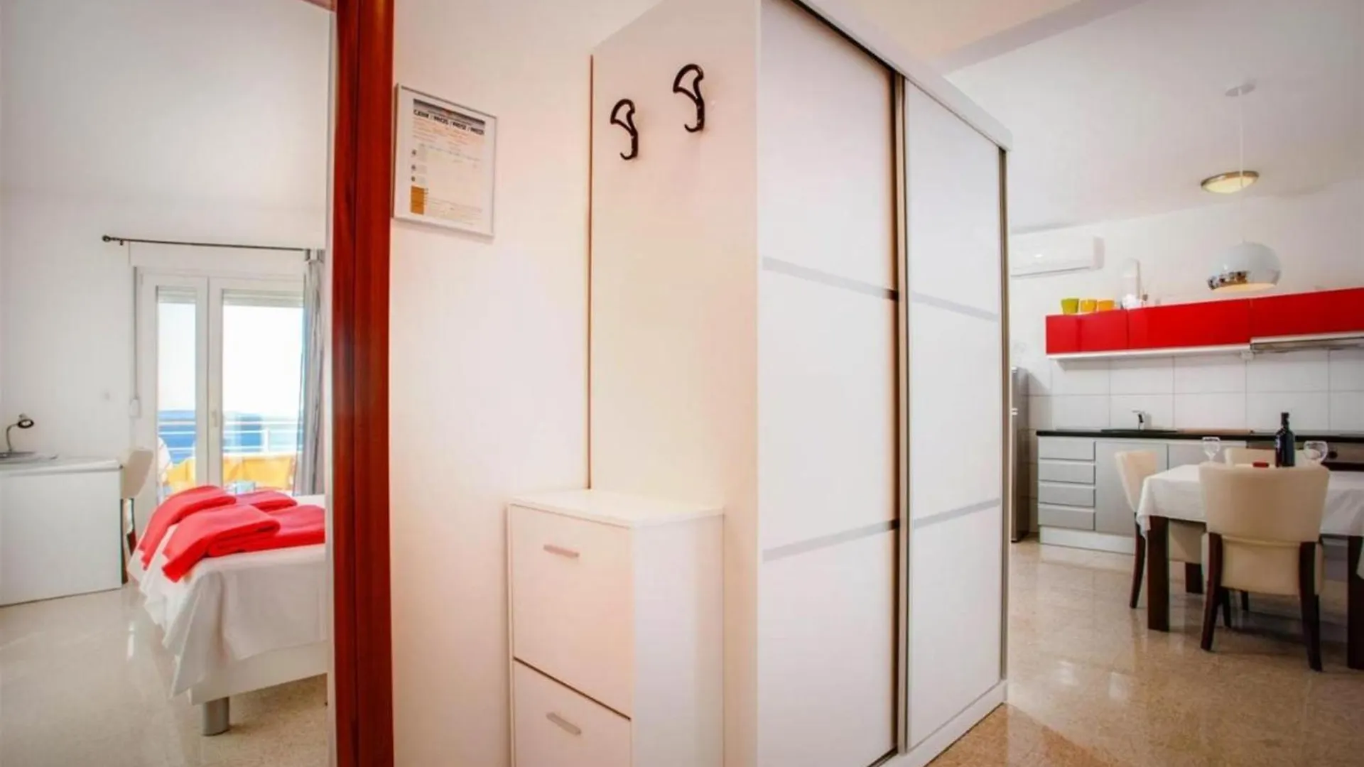 Comfy Beach Apartments With Its Own Balcony Split